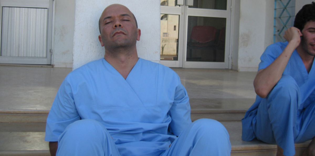 ليبيا.. الفوضى في سنوات ما بعد القذافي تقود نظام الرعاية الصحية إلى الانهيار