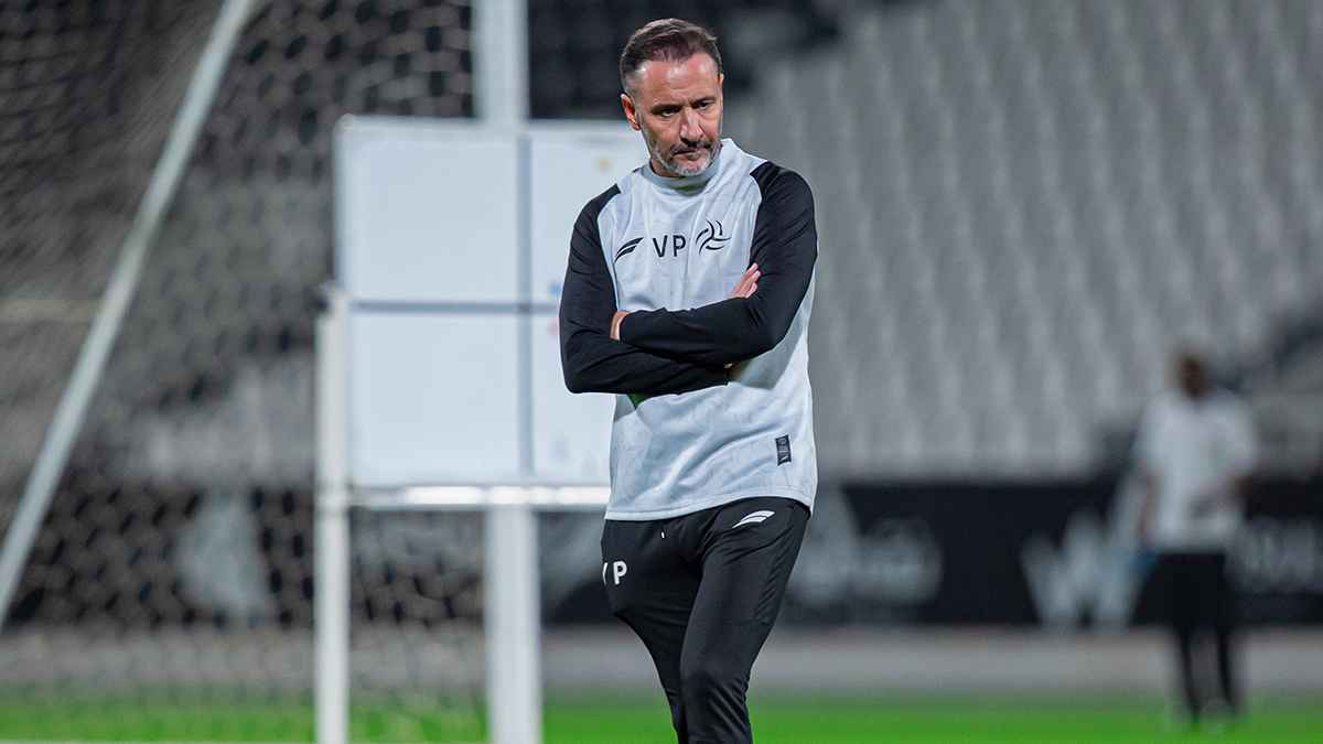 ناد إنجليزي يخطف مدرب الشباب السعودي