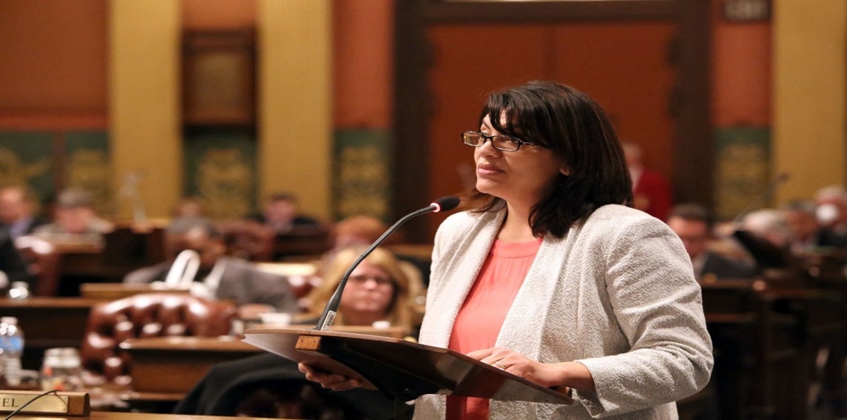 رشيدة طليب على موعد مع التاريخ كأول عربية مسلمة تدخل الكونغرس الأمريكي