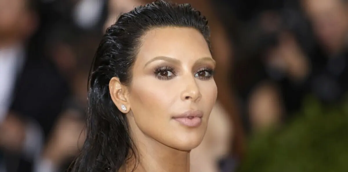 الصدفة تكشف الفريق الأقرب لقلب كيم كارديشيان (صور)