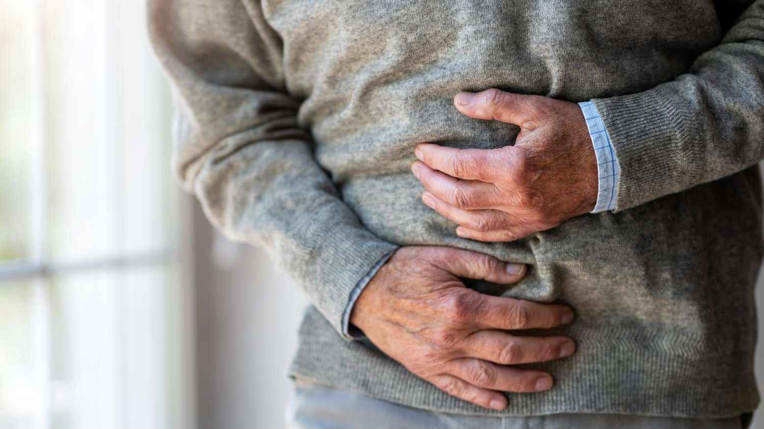 "الإمساك" في رمضان.. الأسباب وطرق الوقاية