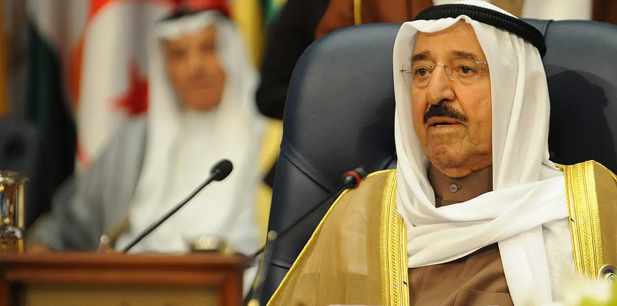 أمير الكويت يزور السعودية وسط مساعٍ لاحتواء أزمة قطع العلاقات مع قطر