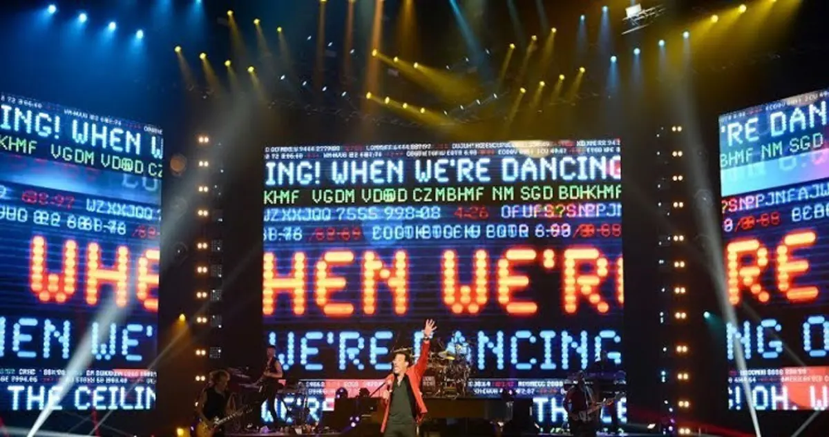 النجم العالمي ليونيل ريتشي في حلبة مرسى ياس