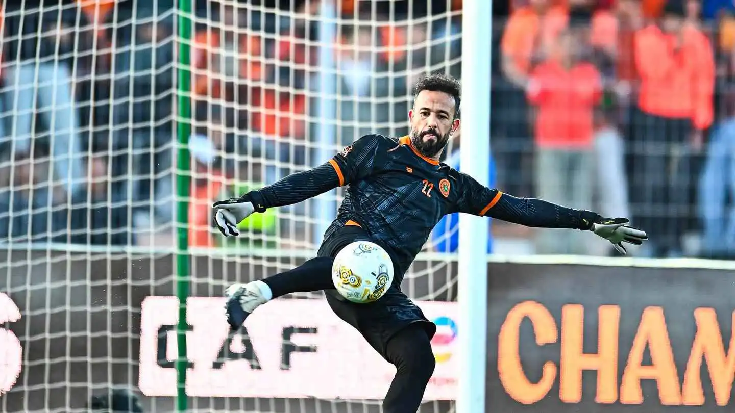 تحت أنظار المحمدي.. الزنيتي يتحامل على إصابته في لقاء نهضة بركان والجيش الملكي