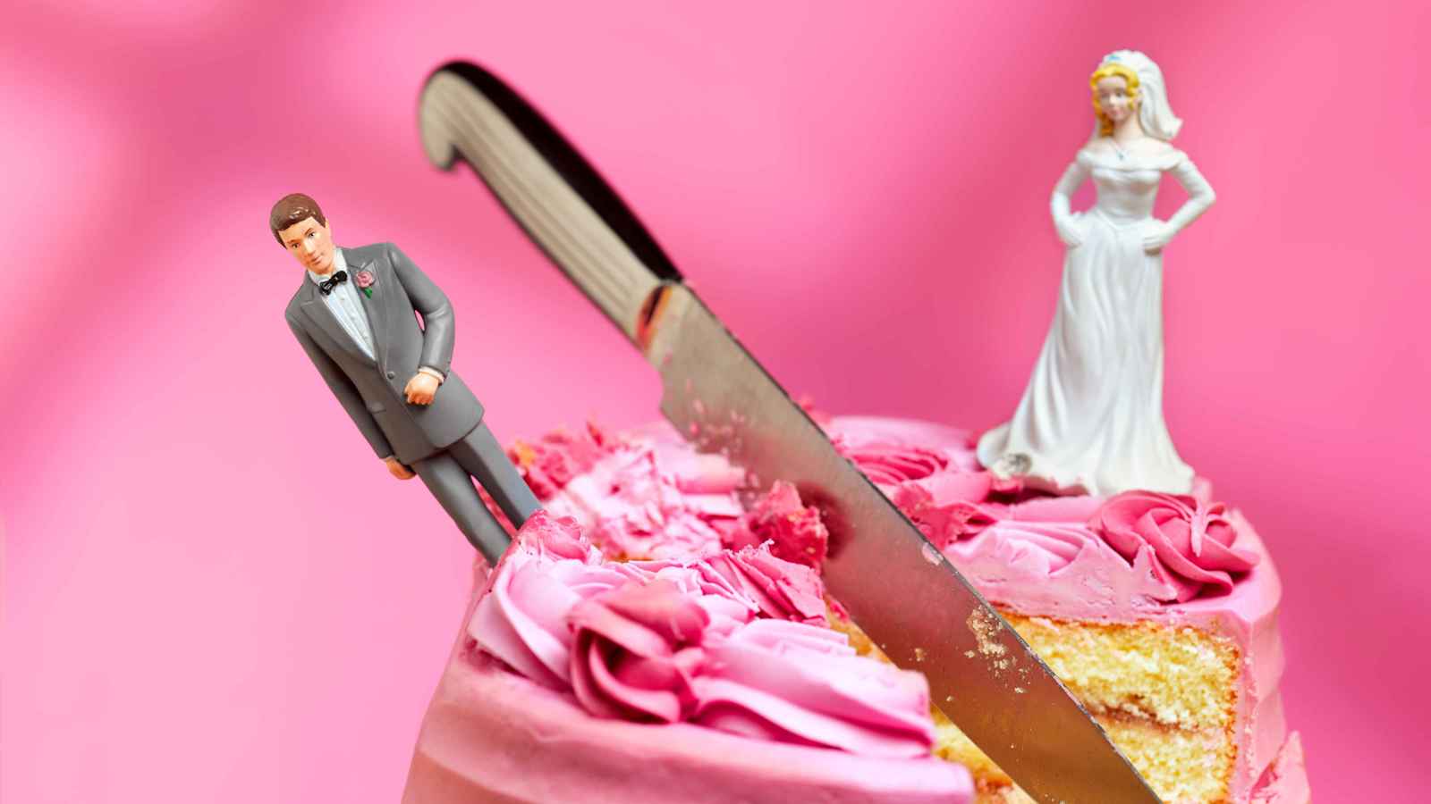 أول تعليق من "العروسة الحزينة" حول إجبارها على الزواج (فيديو)