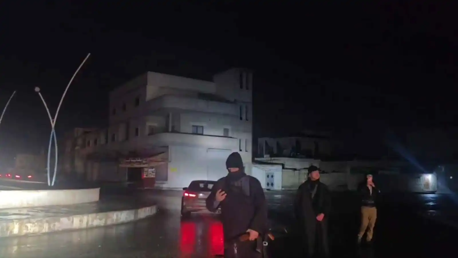 بينهم نساء.. الجيش السوري يعلن استسلام 64 مقاتلاً من "قسد" في الرقة