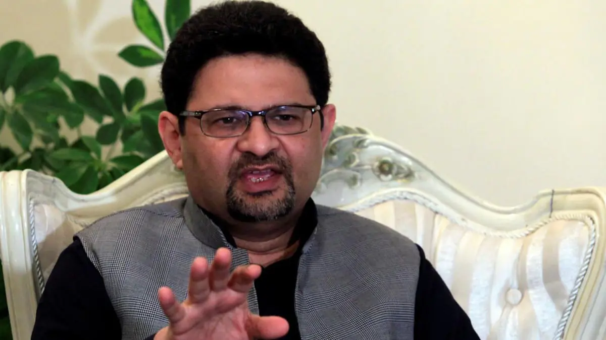 وسط تفاقم الأزمة الاقتصادية.. وزير المالية الباكستاني يستقيل من منصبه