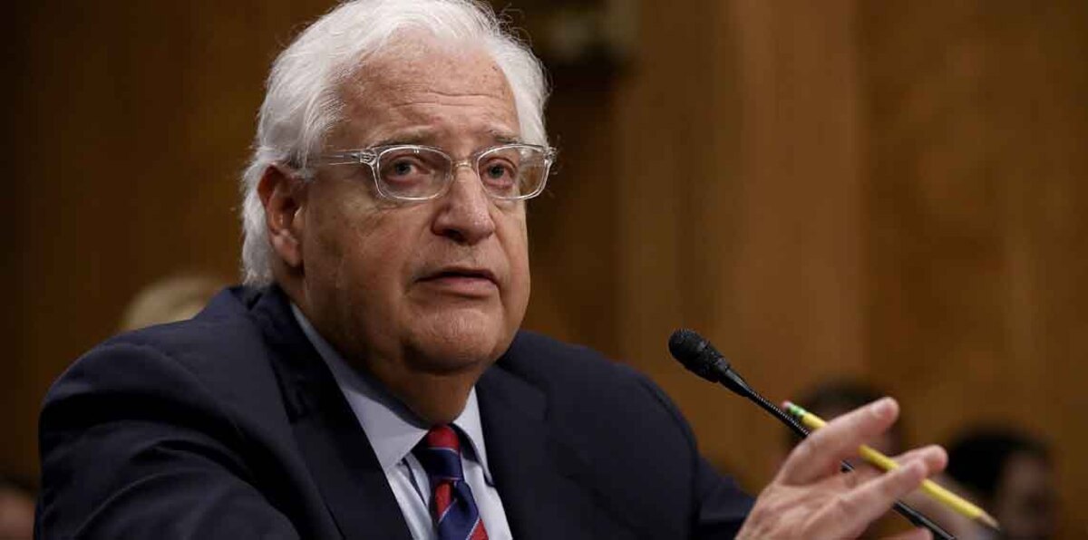 مناقضًا تصريحه السابق.. فريدمان: لا نسعى لاستبدال عباس