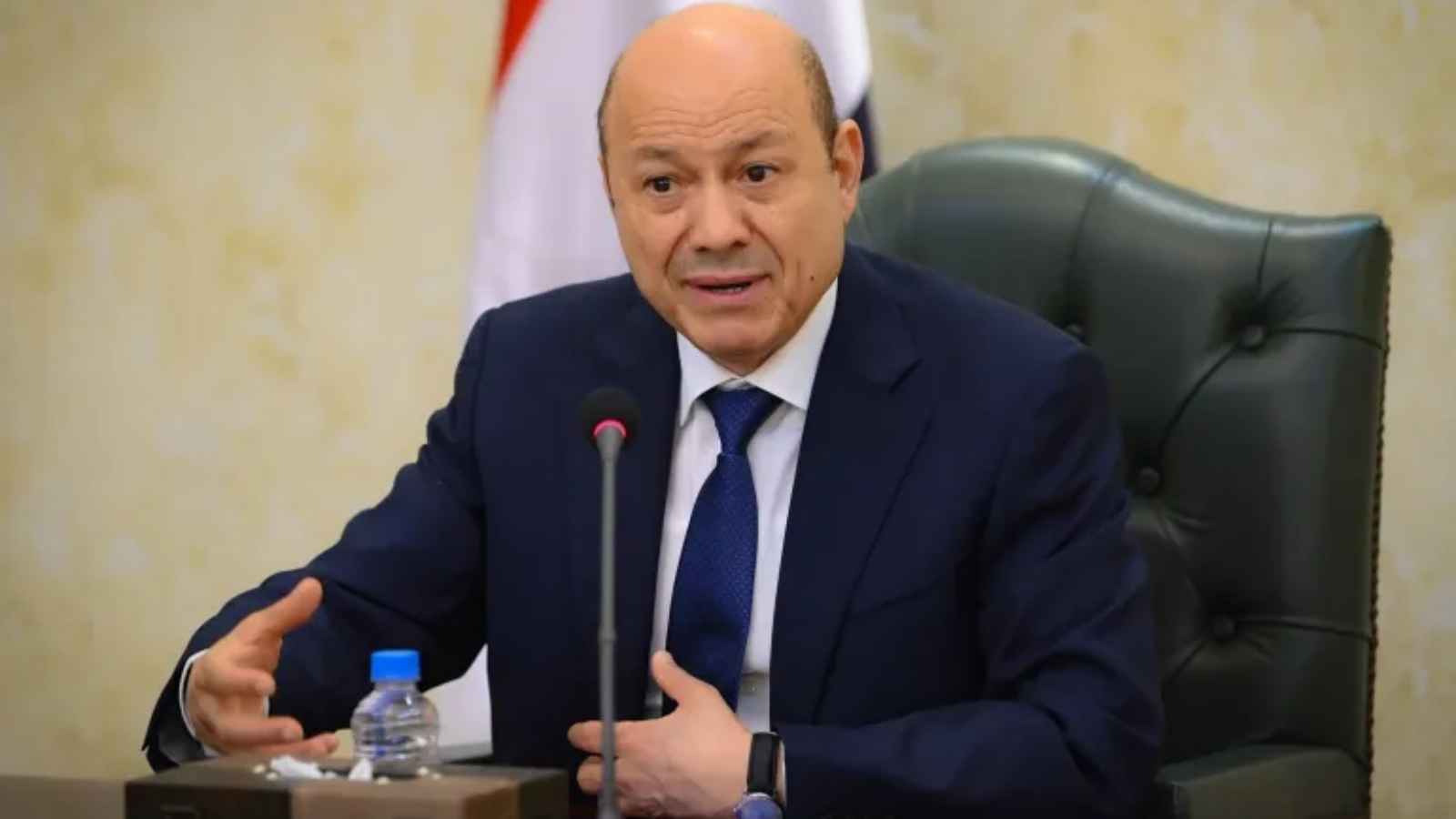 العليمي: حان الوقت ليرفع النظام الإيراني يده عن اليمن