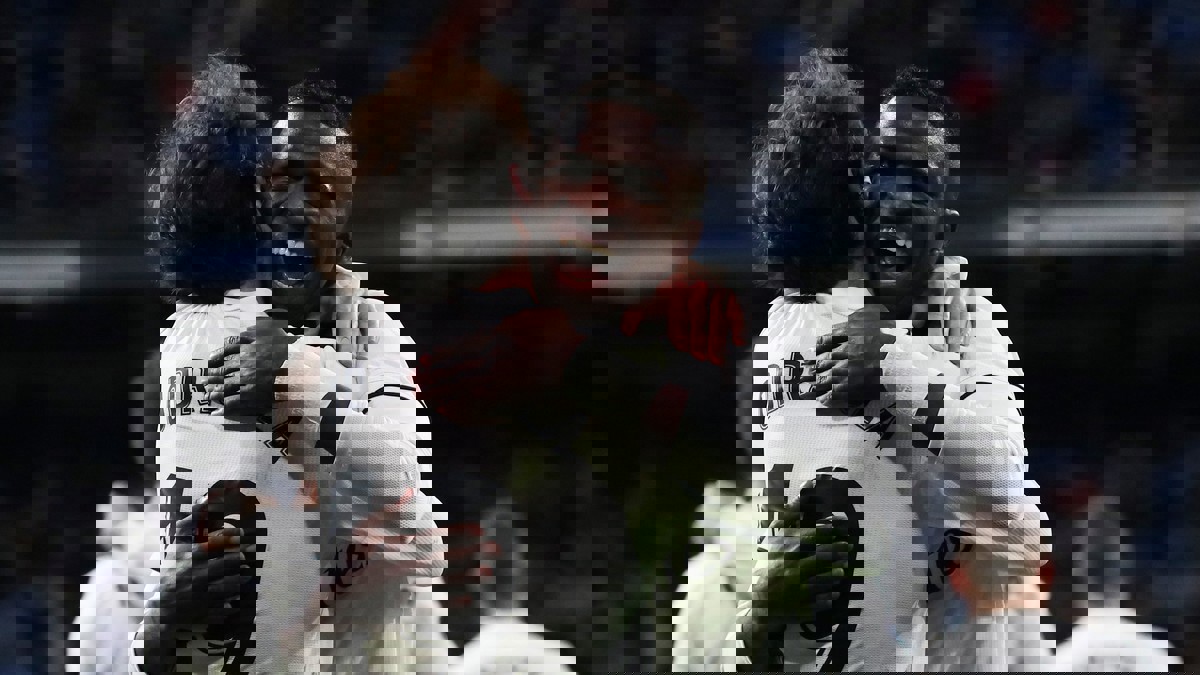 ألتراس ريال مدريد يطالبون فلورنتينو بيريز بالرحيل.. والشرطة تطردهم