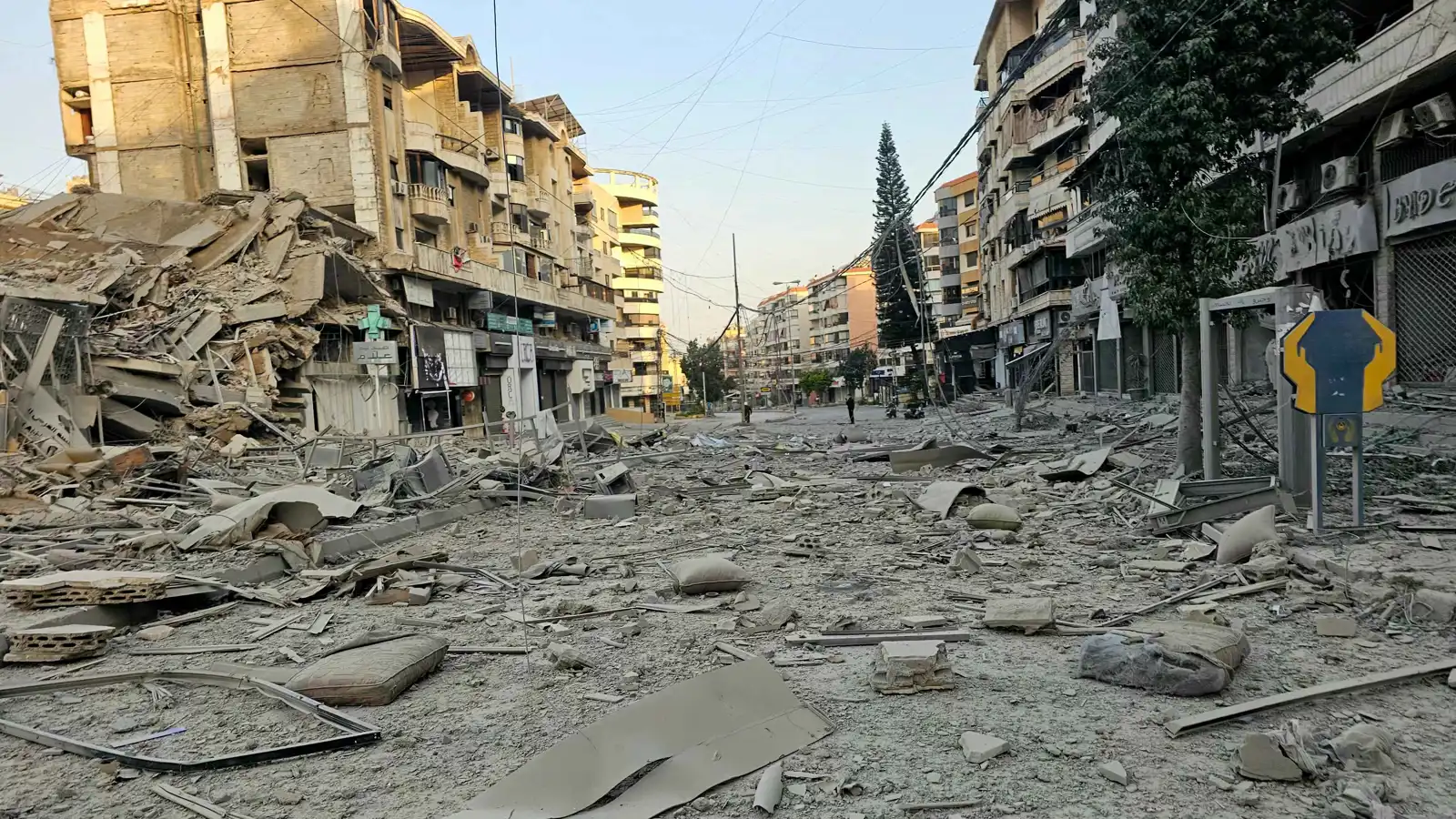 لليوم الثاني.. إسرائيل تستهدف البناية ذاتها في بيروت (فيديو)