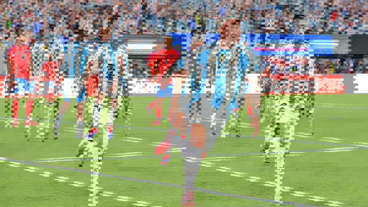 لاوتارو مارتينيز يحسم موقفه من عروض الدوري السعودي