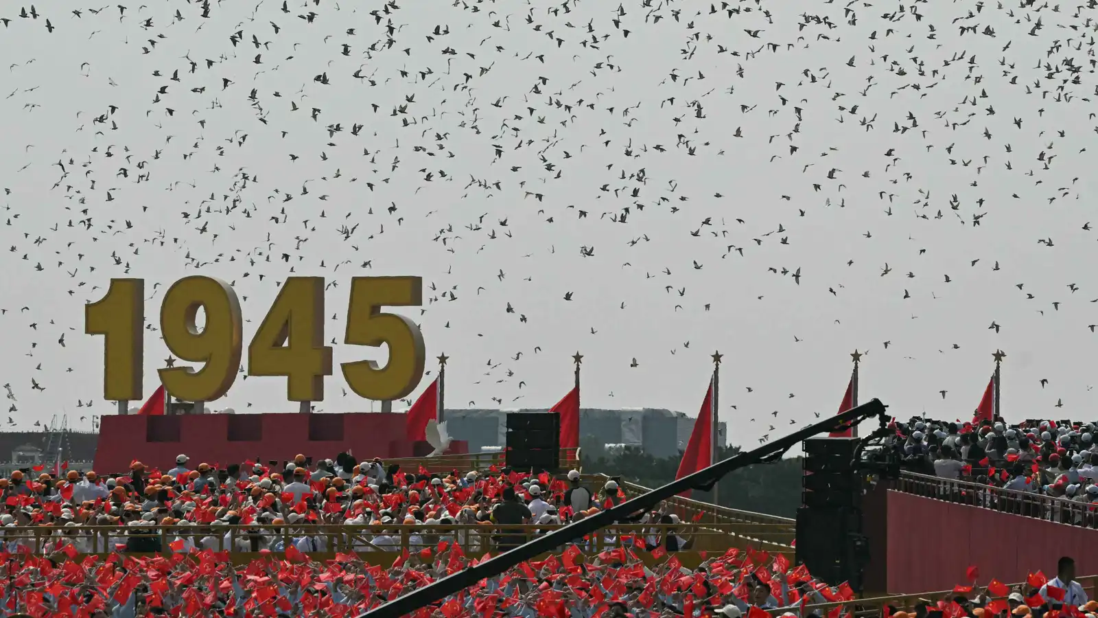 نووي على الأرض وحمام في السماء.. الصين تختتم احتفالات "يوم النصر" (فيديو)