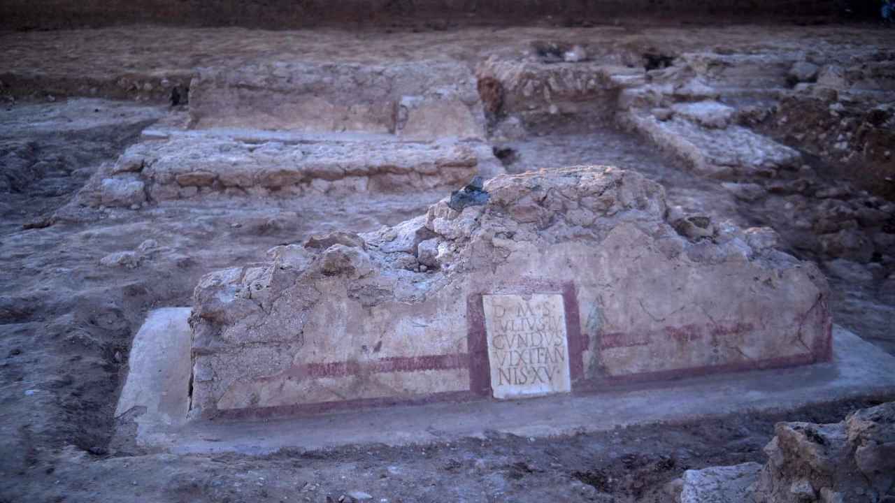 اكتشاف مقبرة أثرية تحت مستشفى في تونس (صور)