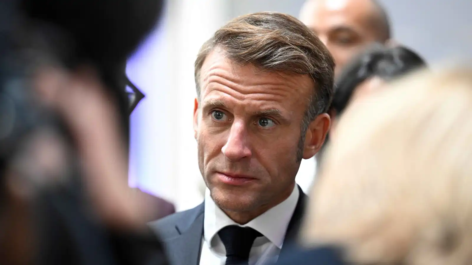 دعوة لاستقالة ماكرون.. انقسام في قلب المعسكر الرئاسي الفرنسي