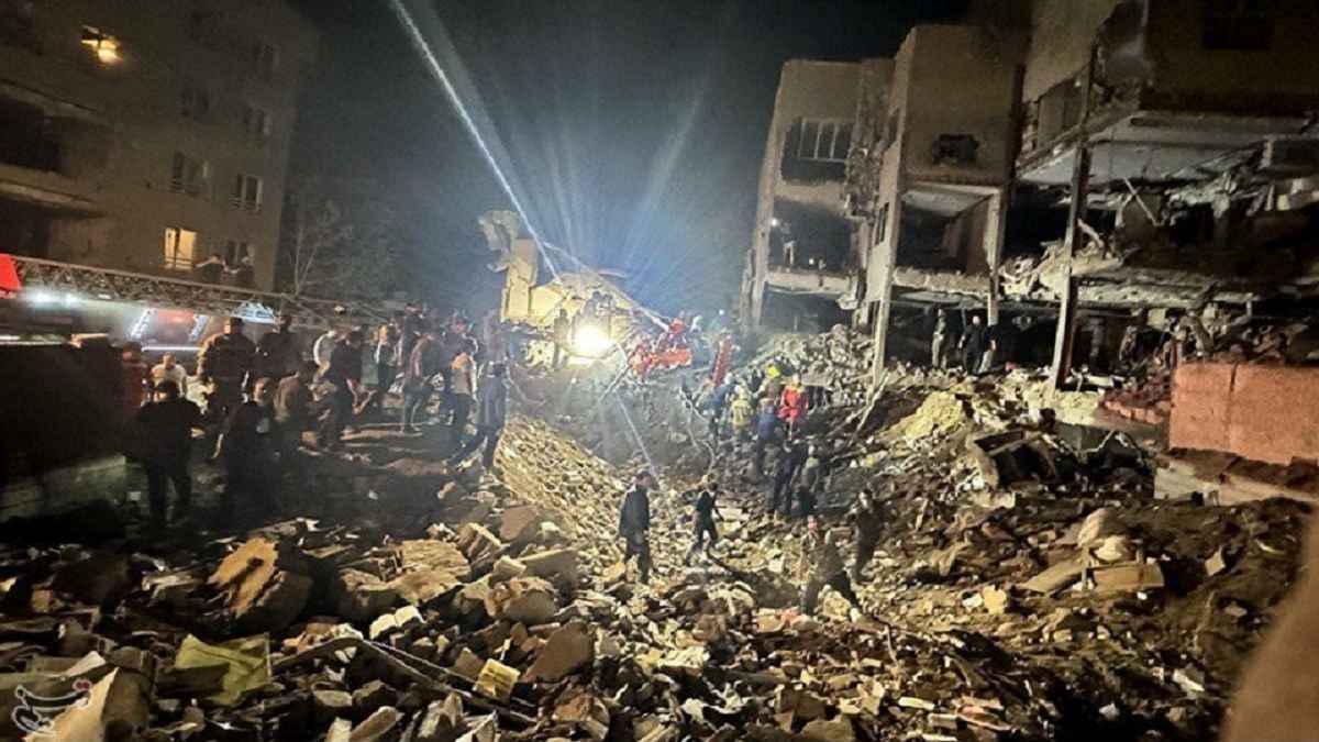 غارة إسرائيلية عنيفة تهز طهران.. استهداف مبنى سكني في نارمك (فيديو)