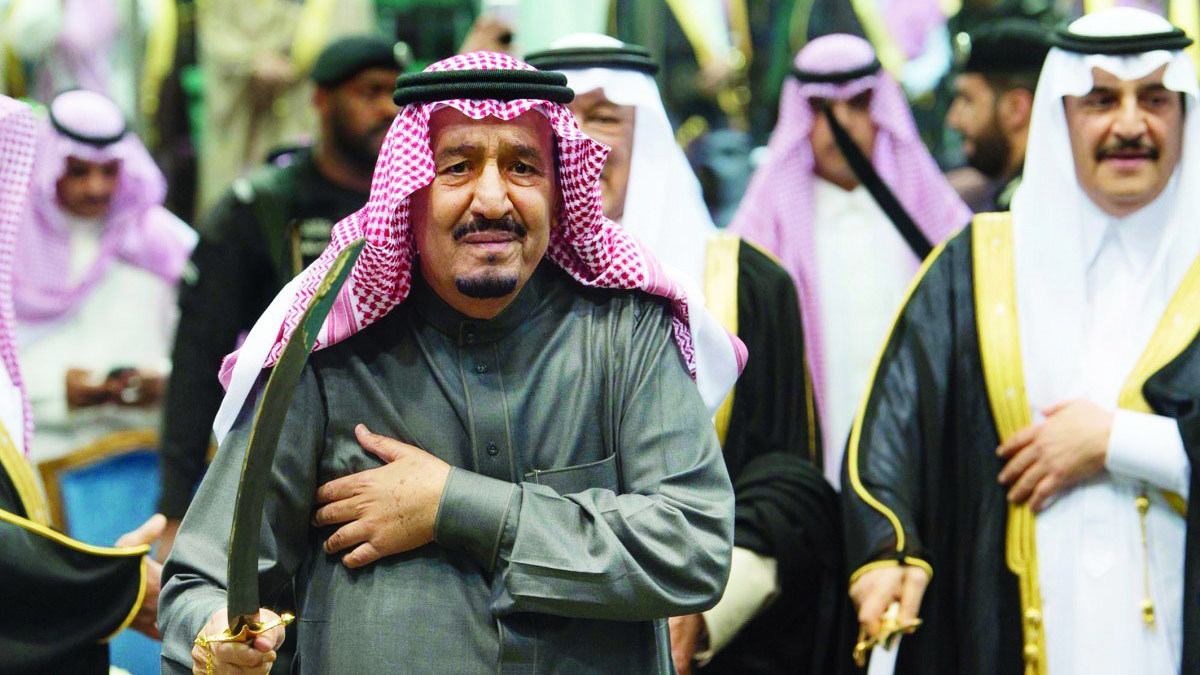 بالفيديو.. الملك سلمان يؤدي رقصة العرضة في مهرجان الجنادرية