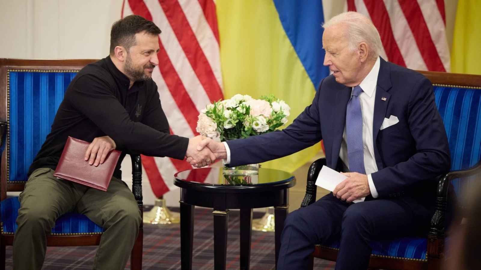 بايدن يبحث "استراتيجية الحرب في أوكرانيا" مع زيلينسكي