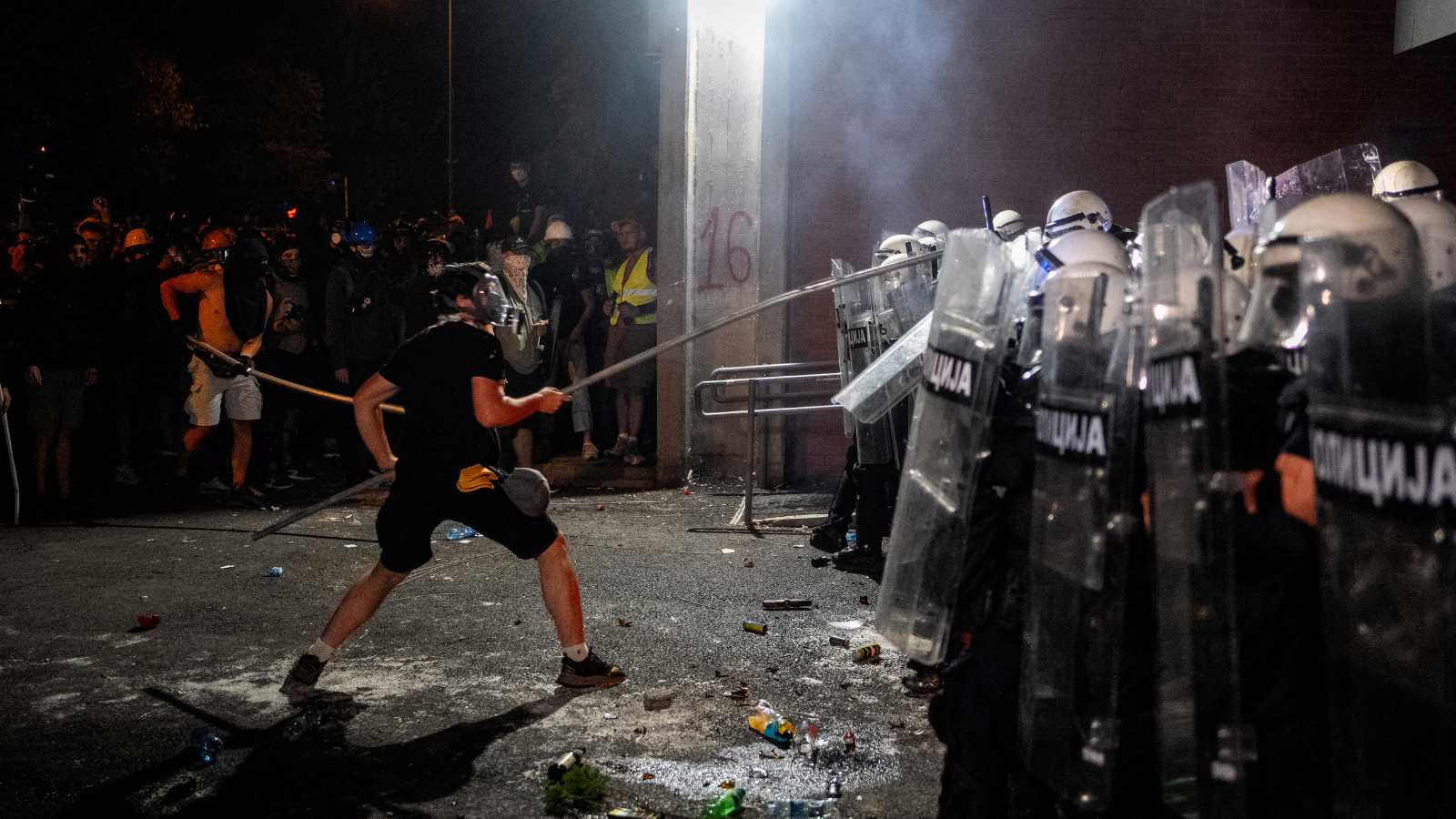 صربيا.. توقيف العشرات خلال تظاهرة منددة بالحكومة