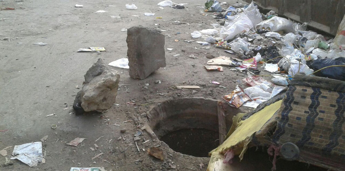 اليمن.. سقوط طفلة بمجاري الصرف الصحي وفقدان شابين حاولا انقاذها