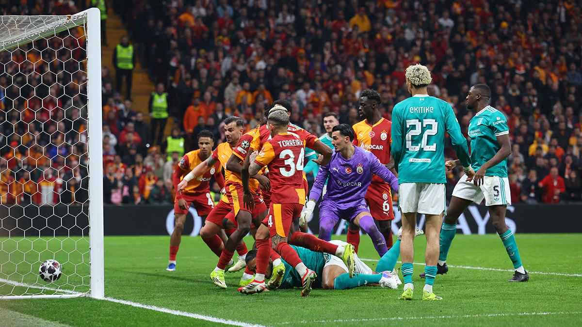 خبير تحكيمي يحسم الجدل حول هدف ليفربول الملغى أمام غلطة سراي 