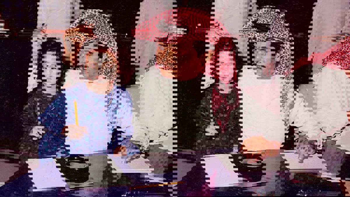 من هو الفوتوغرافي صالح العزاز والد نائبة الأمين العام لمجلس الوزراء السعودي؟