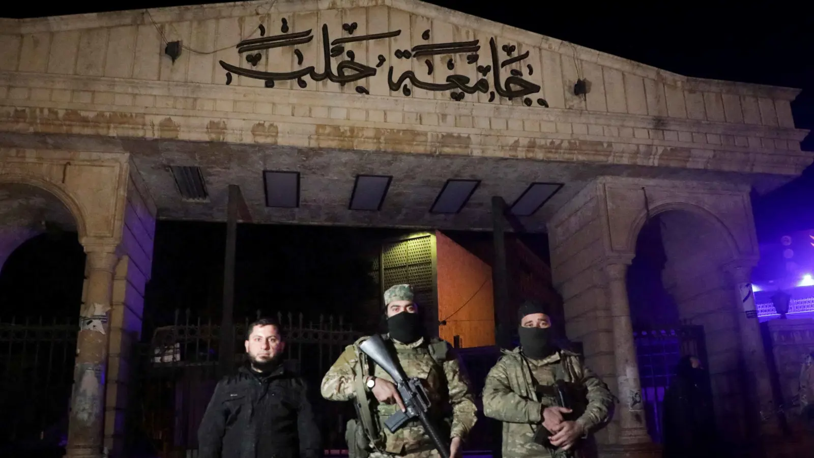 المرصد السوري: 5 قتلى في غارات روسية قرب جامعة حلب