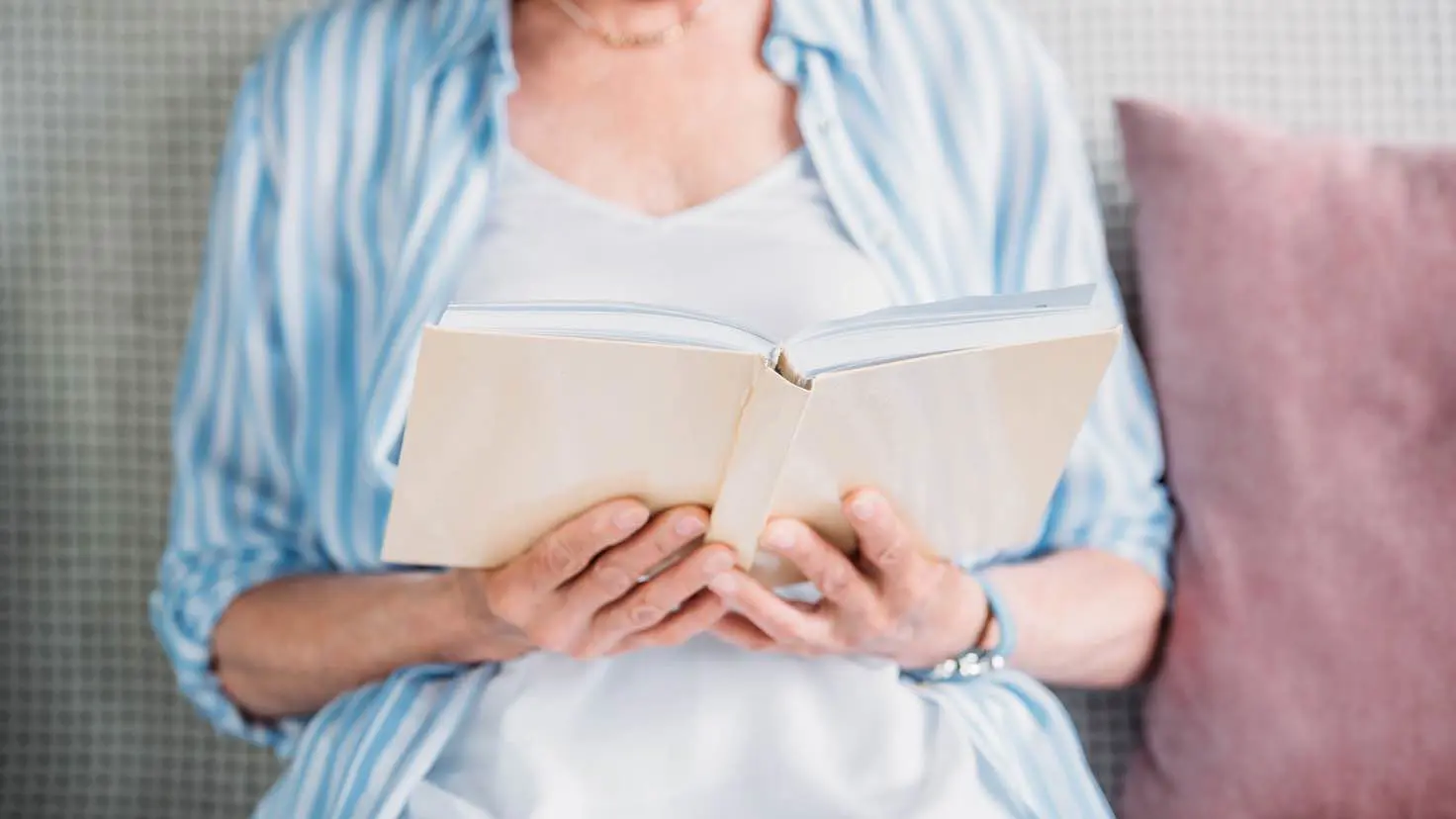 ما تأثير القراءة والموسيقى على صحة كبار السن؟