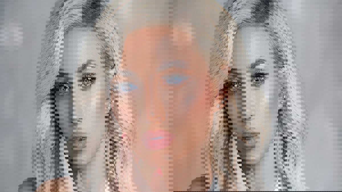 بالدعاء والدموع.. الفاشينيستا السعودية "مودل روز" تهاجم زوجها السابق