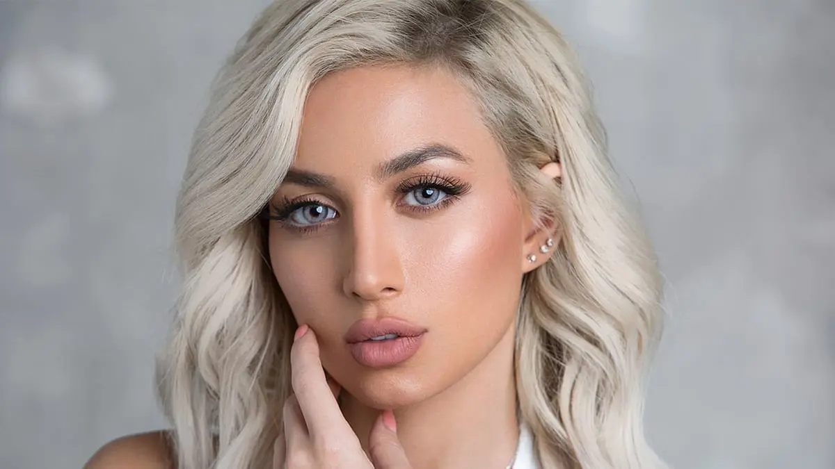 بالدعاء والدموع.. الفاشينيستا السعودية "مودل روز" تهاجم زوجها السابق