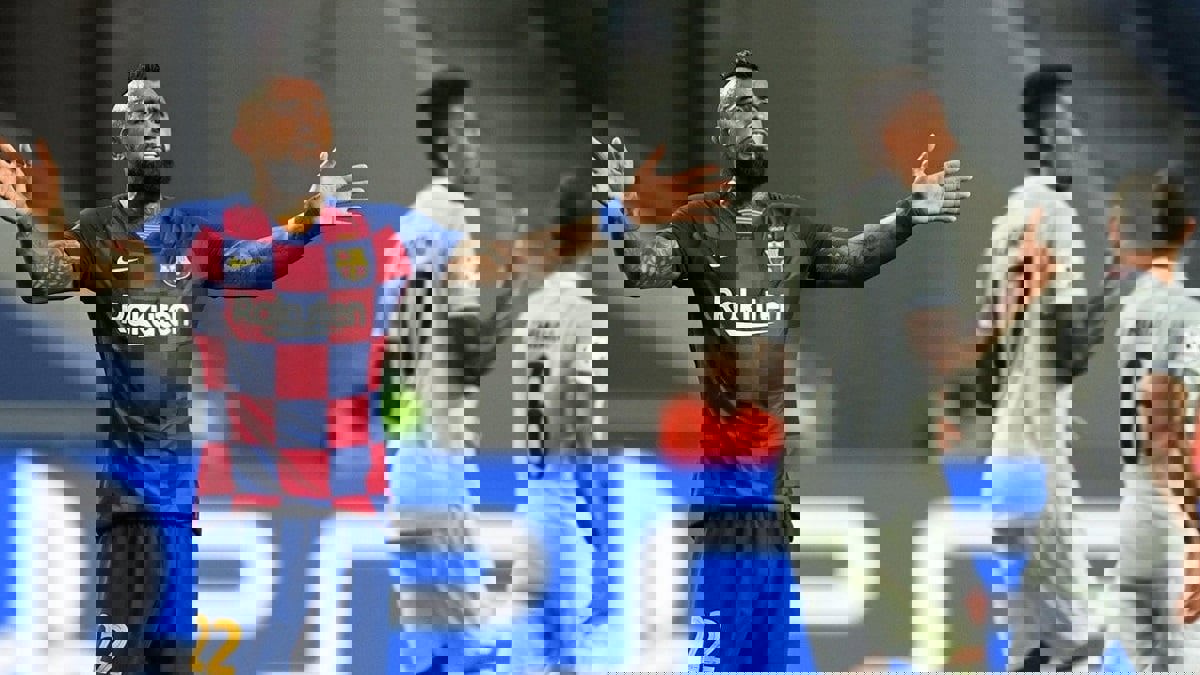 شاهد: فيدال يبكي بعد الهدف السادس لبايرن ميونخ ضد برشلونة (فيديو وصورة)