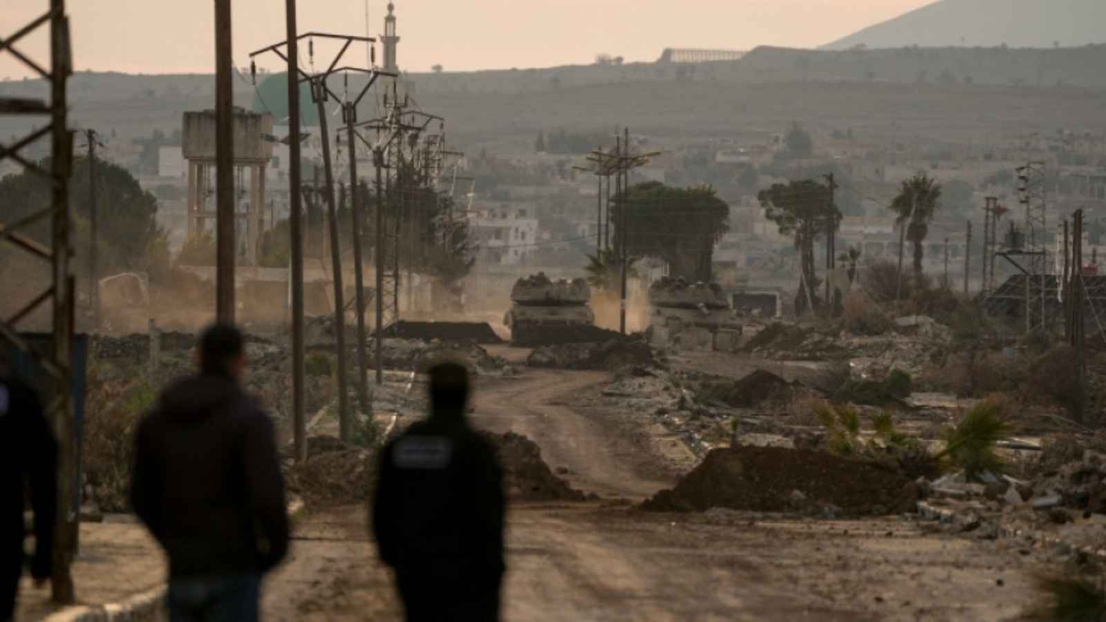 القوات الإسرائيلية تحتجز طاقمًا من الهلال الأحمر السوري بريف القنيطرة