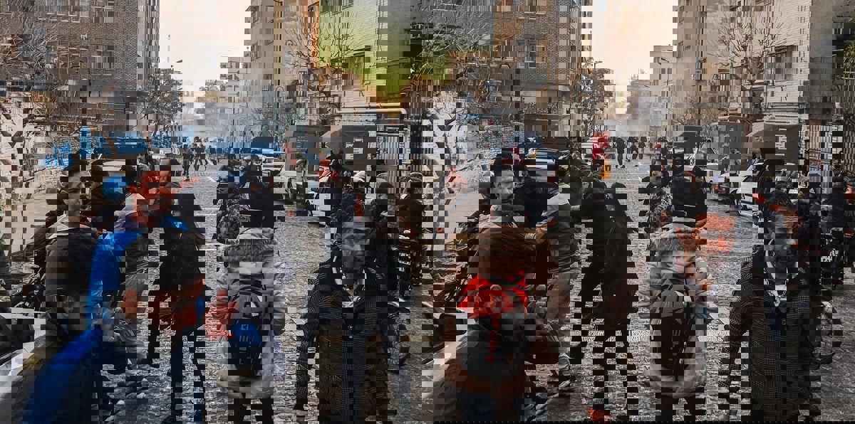 مقتل اثنين من قوات البسيج وخمسة محتجين في أصفهان الإيرانية