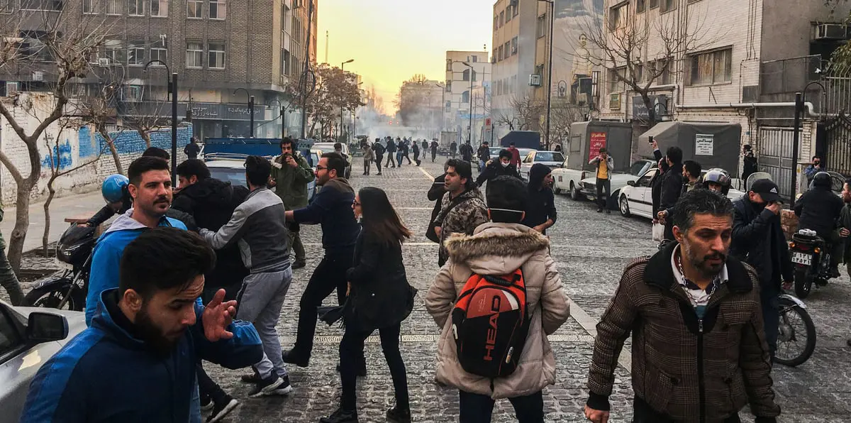 مقتل اثنين من قوات البسيج وخمسة محتجين في أصفهان الإيرانية