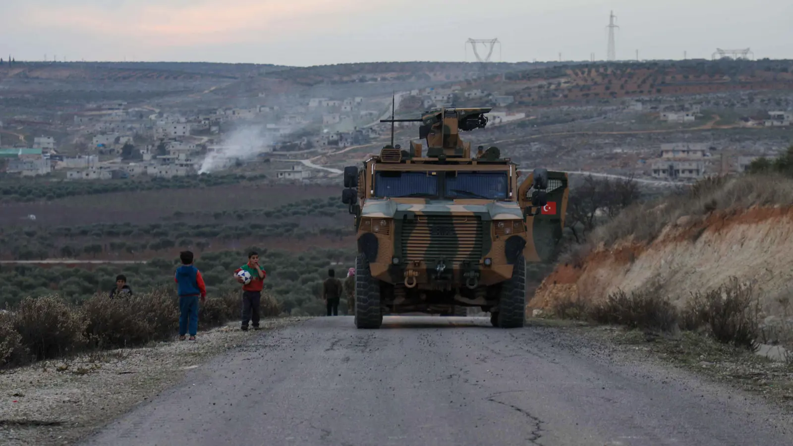 غارات جوية وهجمات مدفعية تركية جديدة شمال سوريا