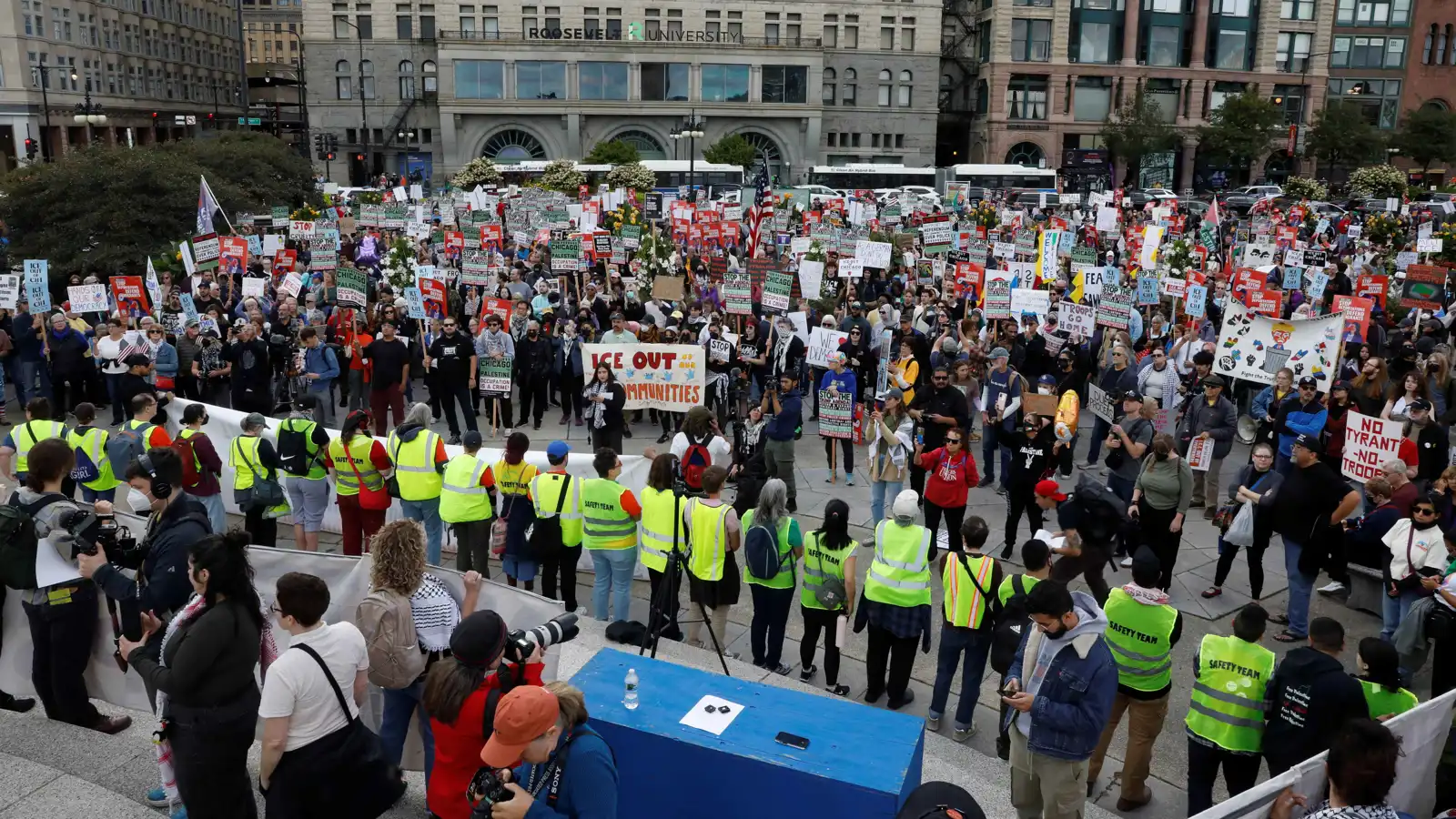 "سياسة العسكرة".. قبضة ترامب الأمنية تنذر بإشعال فوضى في أمريكا