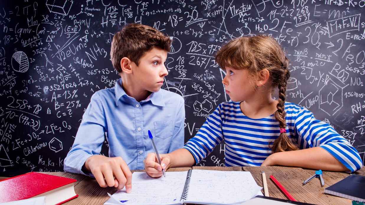 "شبح الرياضيات".. قلق الآباء يحدّ من تفوق أطفالهم الحسابي