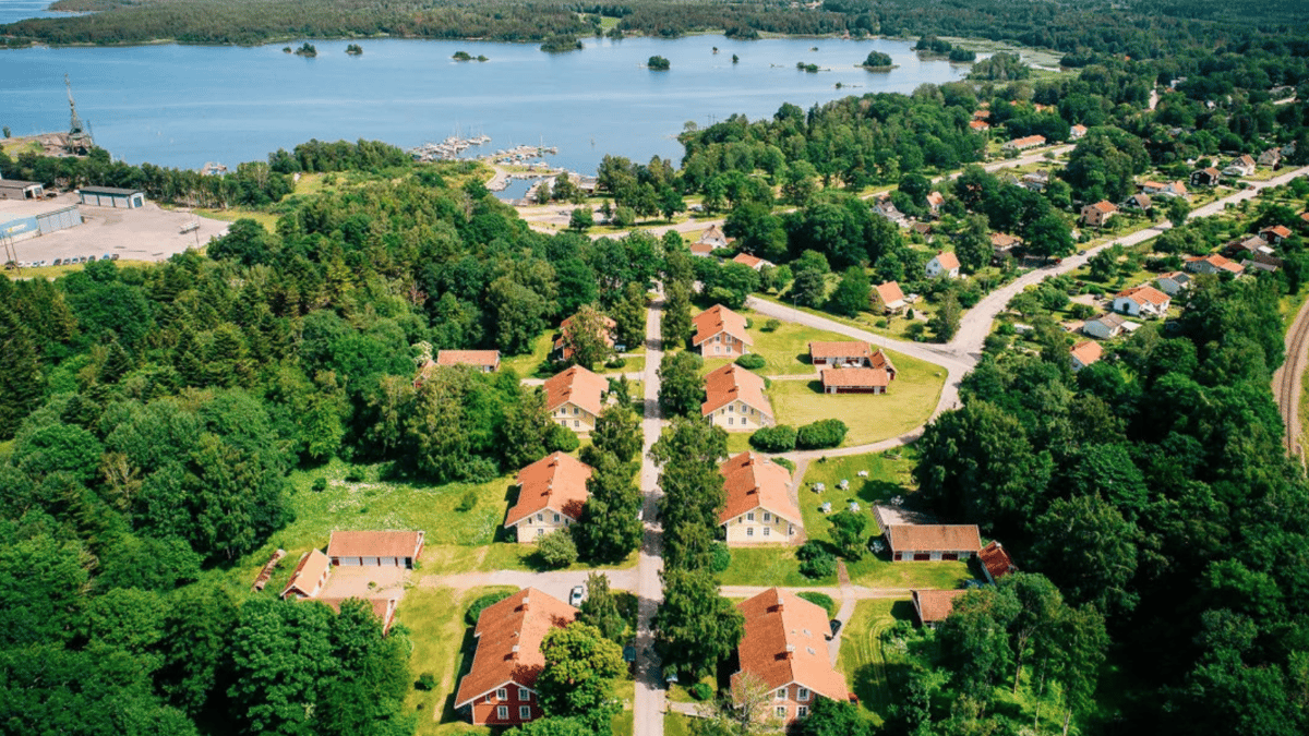 قطعة أرض للبيع بثمن فنجان قهوة في السويد.. ما السبب؟