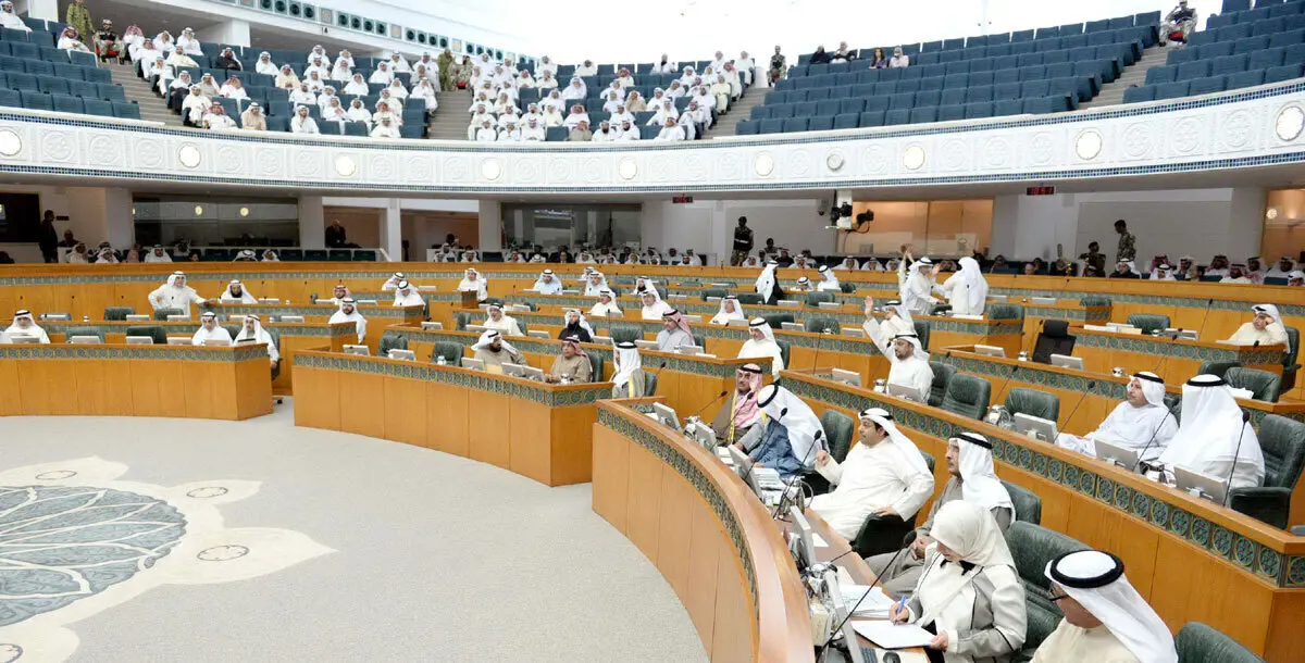 الكويت تحقق في تلقي نواب في مجلس الأمة أموالاً من الحكومة