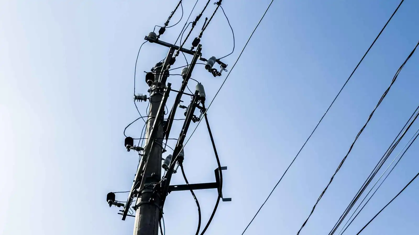 مصرع لص بصعقة كهربائية أثناء محاولة سرقة (فيديو)