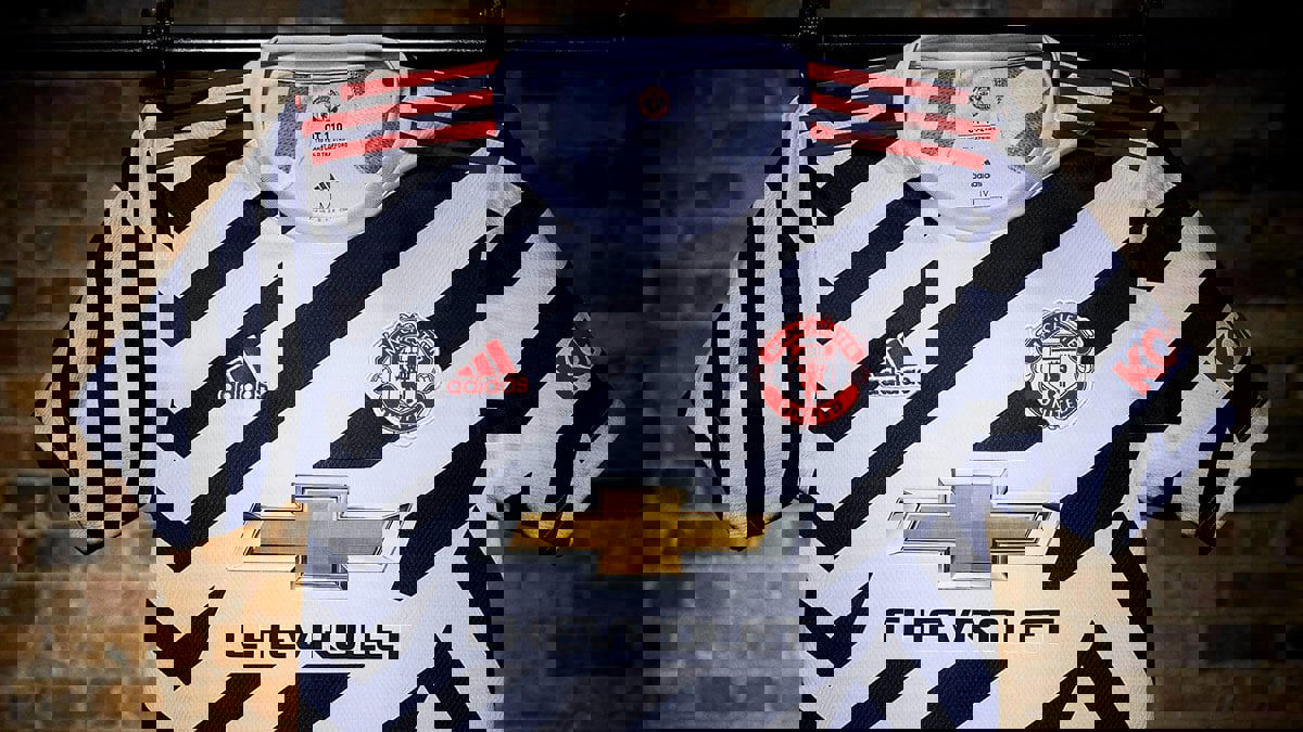 ردود الفعل على قميص مانشستر يونايتد الثالث للموسم الجديد