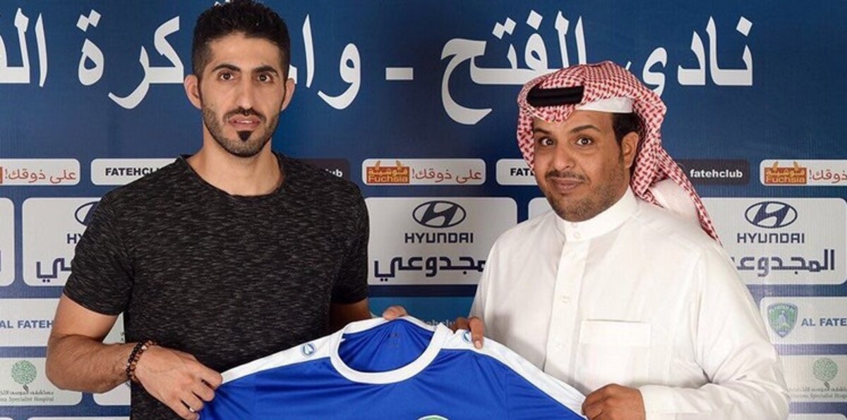 لاعب الفتح السعودي ينجو من حادث مروع (فيديو)