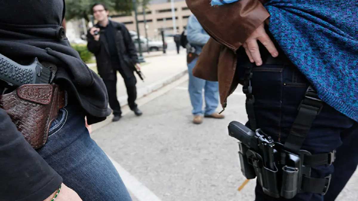 نيوزيلندا تحظر حيازة البنادق نصف الآلية والهجومية بعد هجوم المسجدين (فيديو)