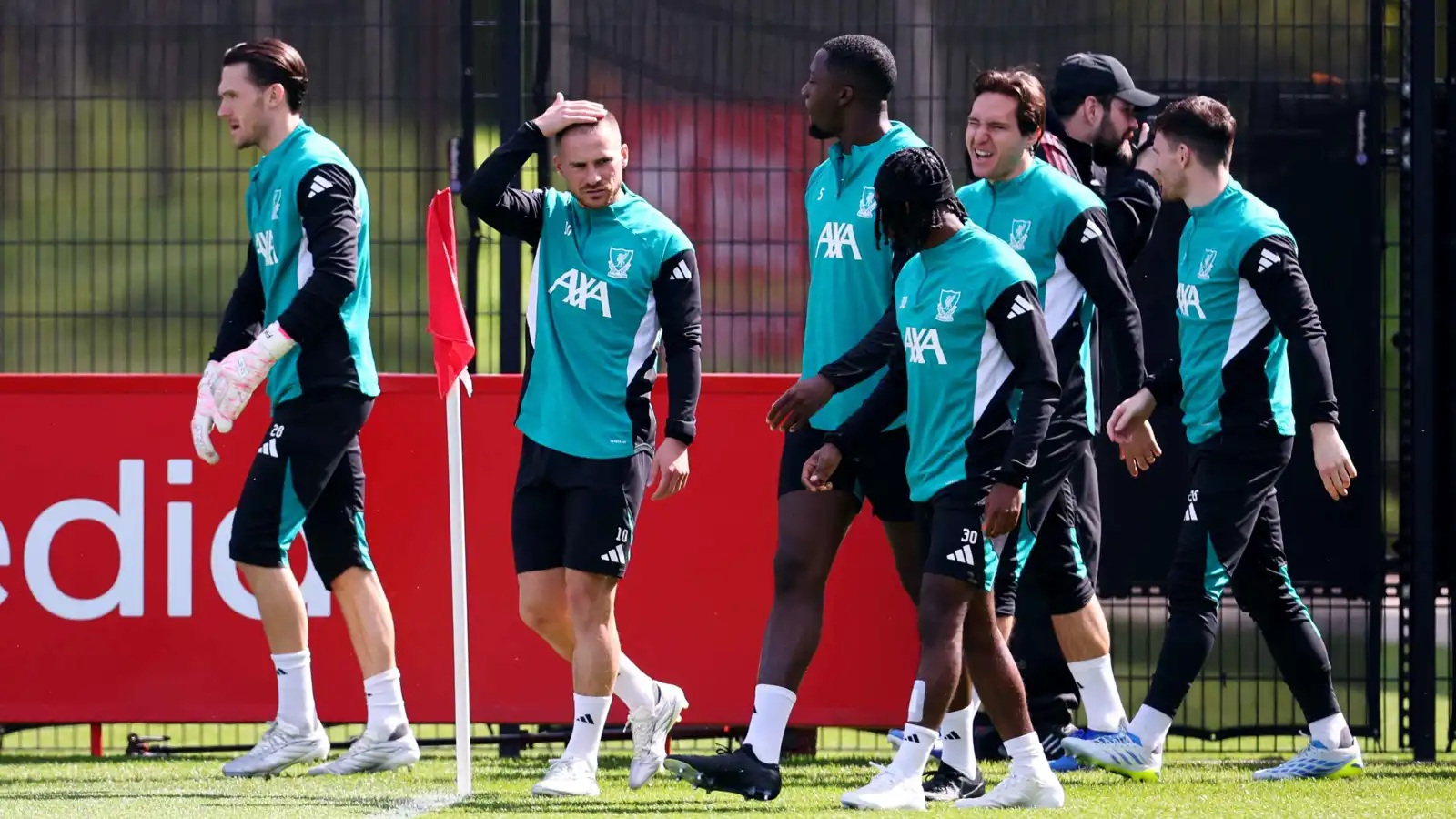 مغادرته شبه مؤكدة.. تحديد ثالث الراحلين عن ليفربول