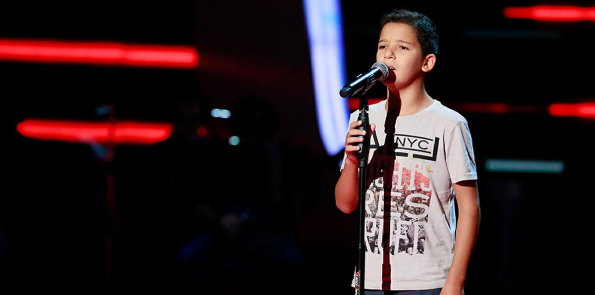 استقبال حافل لبطل "ذا فويس كيدز" حمزة لبيض في مطار الرباط