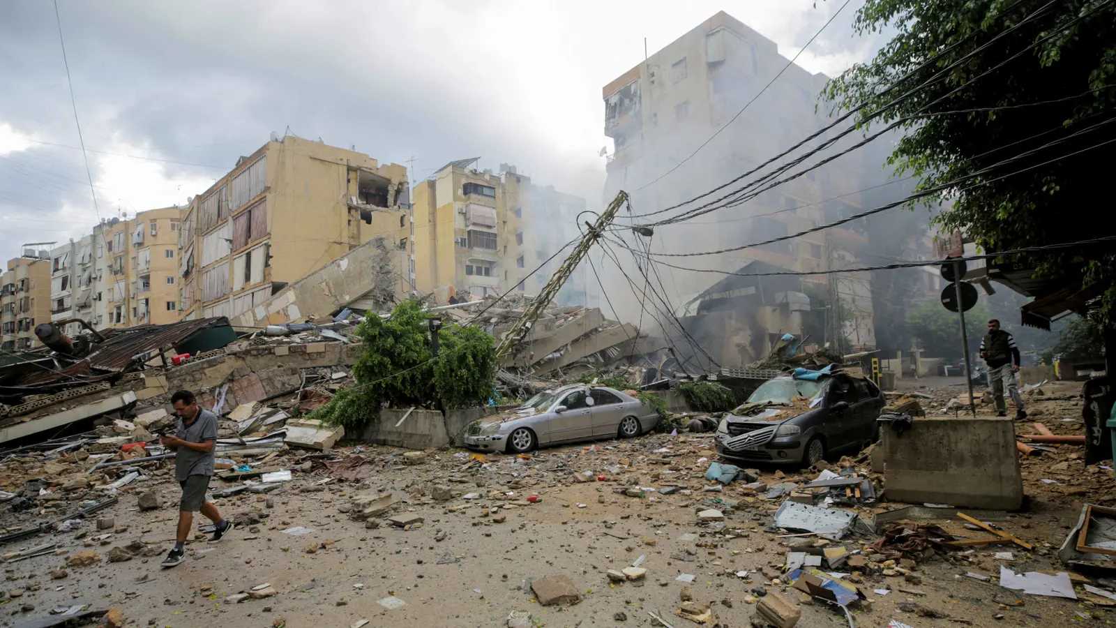 الغارات الإسرائيلية تخرج 3 مستشفيات عن العمل في جنوب لبنان