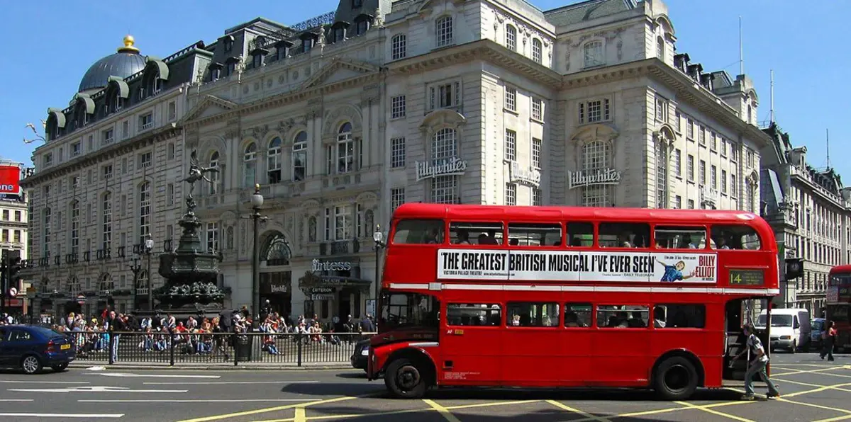 دراسة: لندن من أسوأ العواصم الأوروبية في النقل وتلوث الهواء