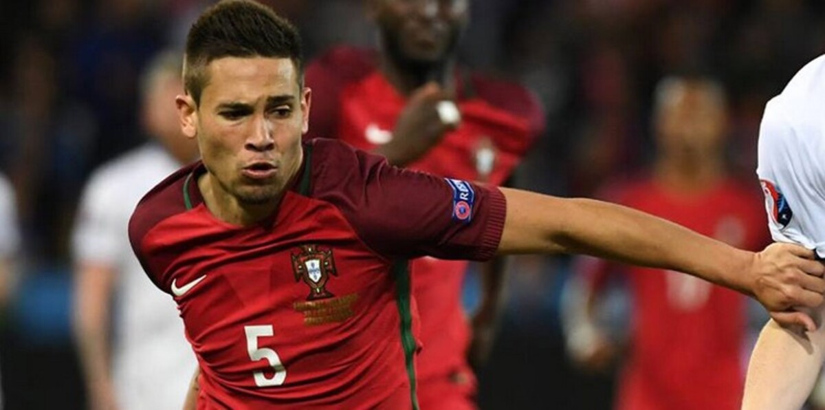 بروسيا دورتموند يتعاقد مع المدافع غيريرو لأربع سنوات