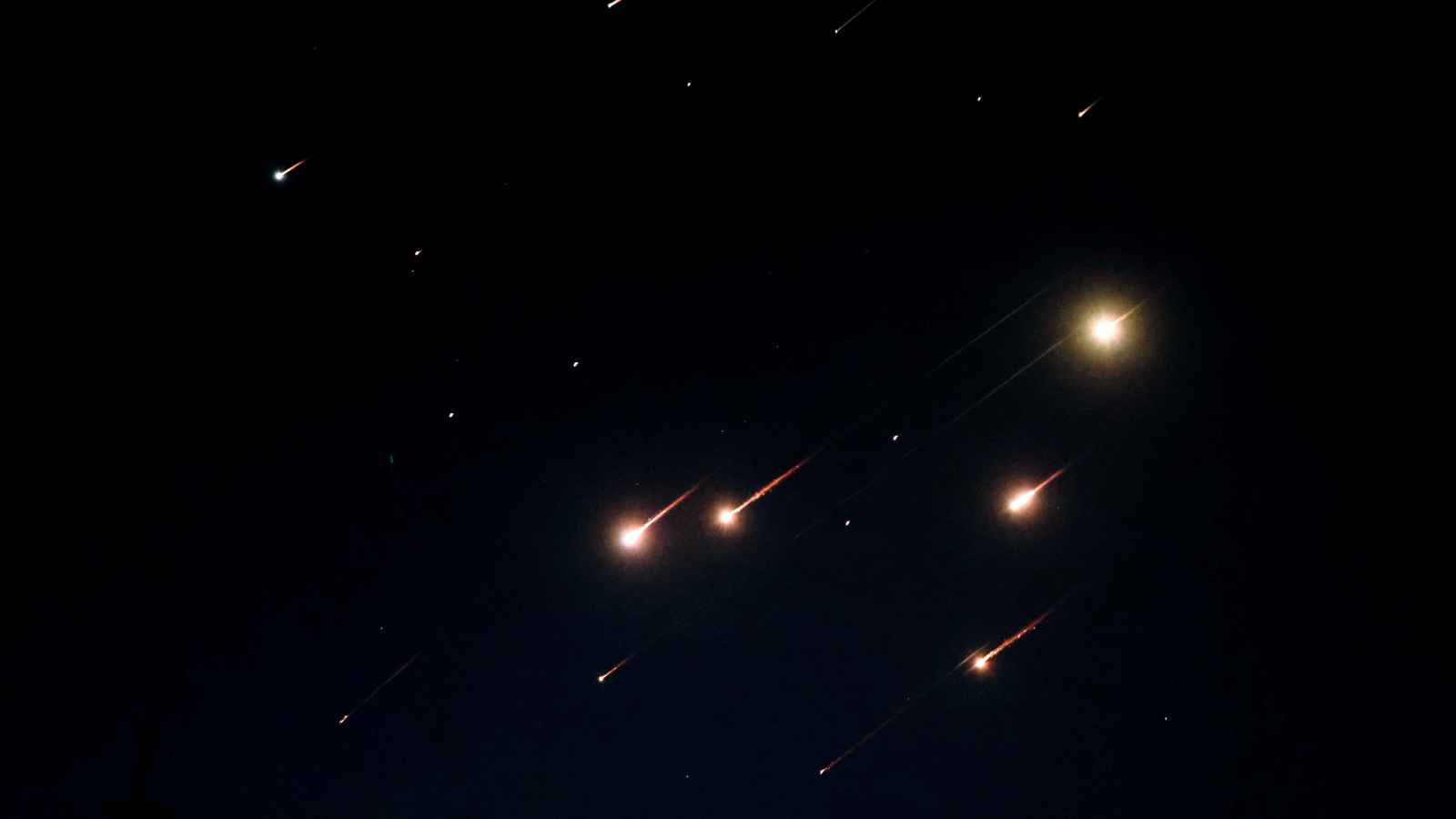 إيران تكشف عن استخدام صواريخ متطورة في الهجوم على إسرائيل