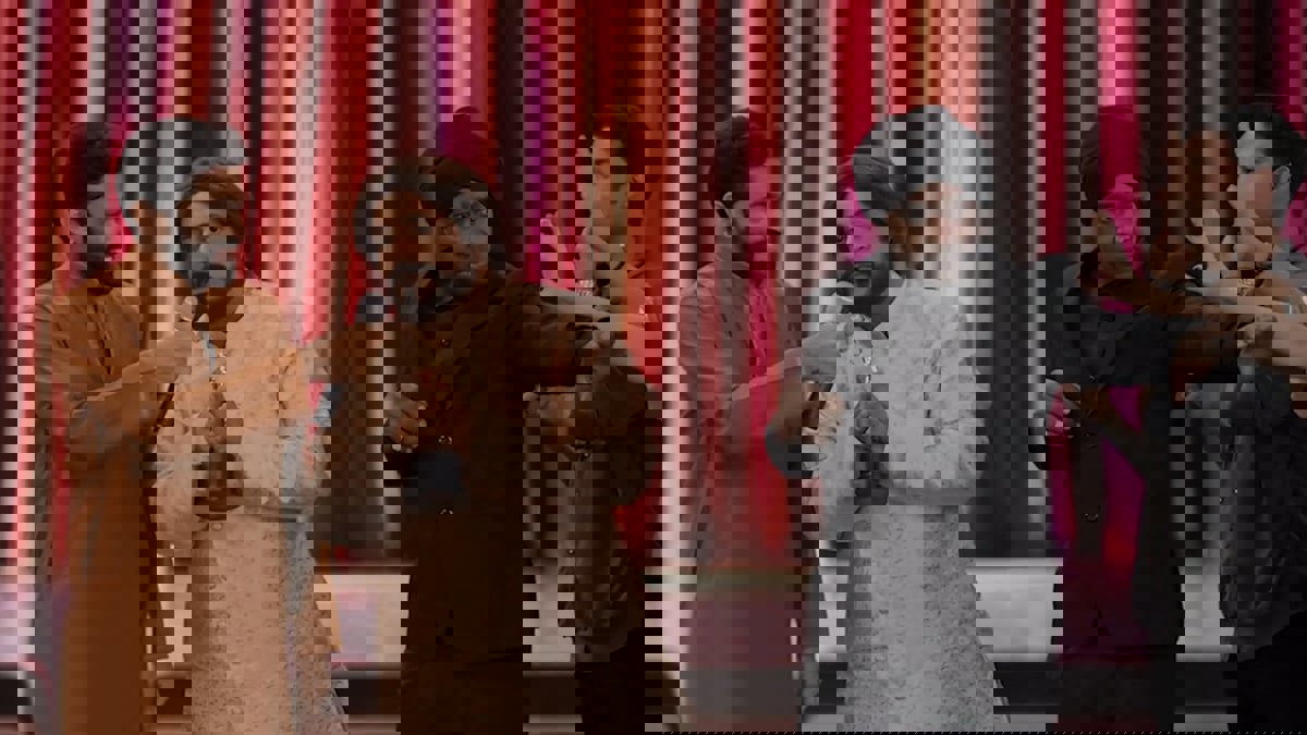 خالد الفراج  يقلد النجم الهندي شاروخان في "ستوديو 22"